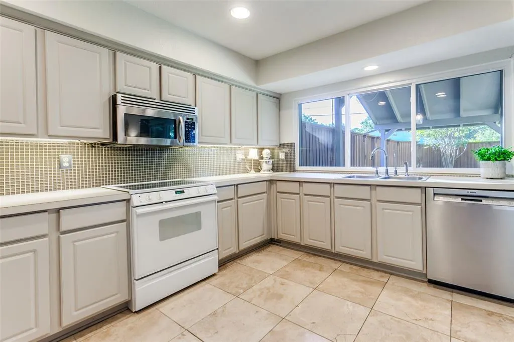 6606 Hunters Ridge Drive