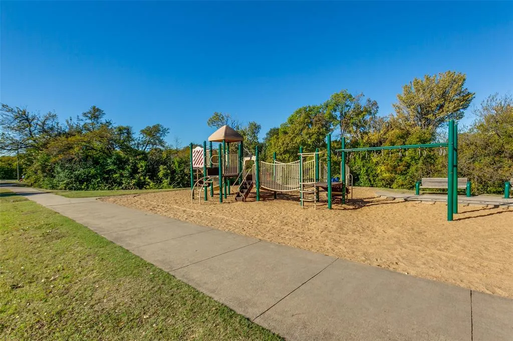 6606 Hunters Ridge Drive