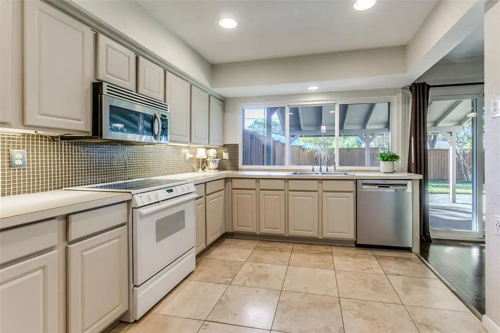 6606 Hunters Ridge Drive