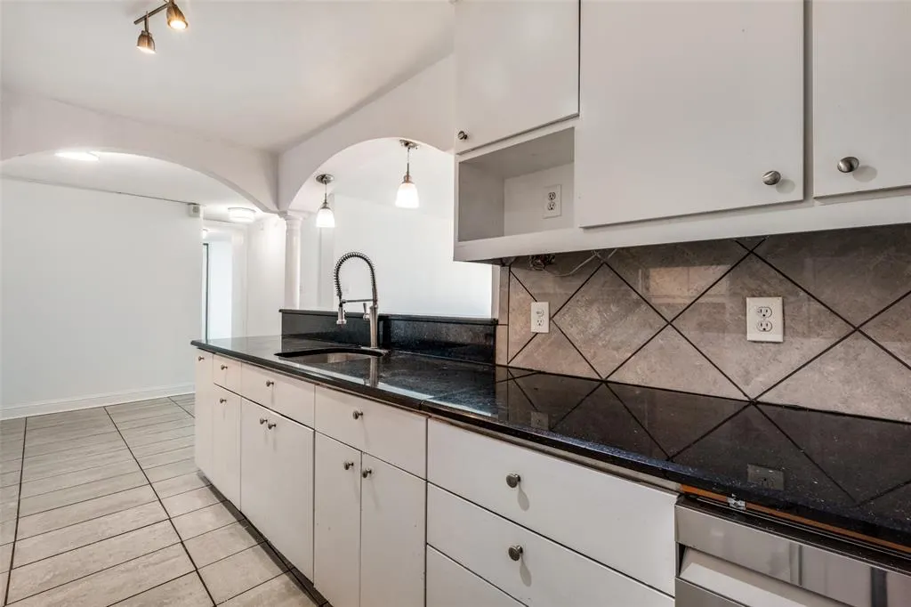 3883 Turtle Creek Boulevard, #2010