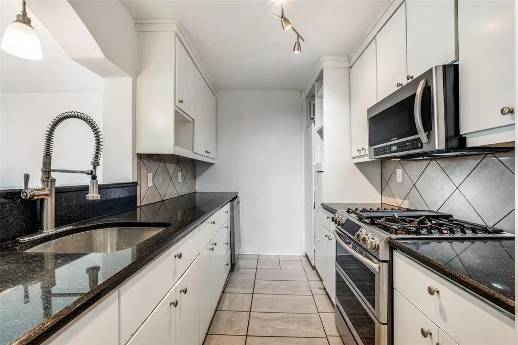 3883 Turtle Creek Boulevard, #2010