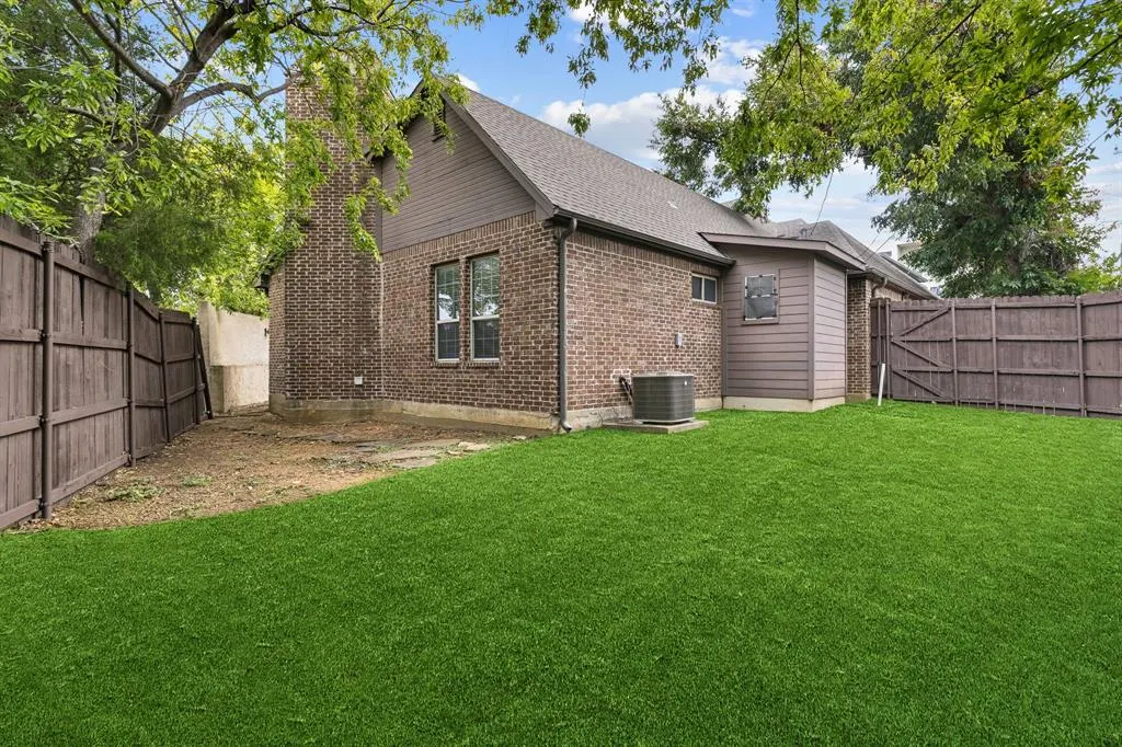 5200 Longview Street