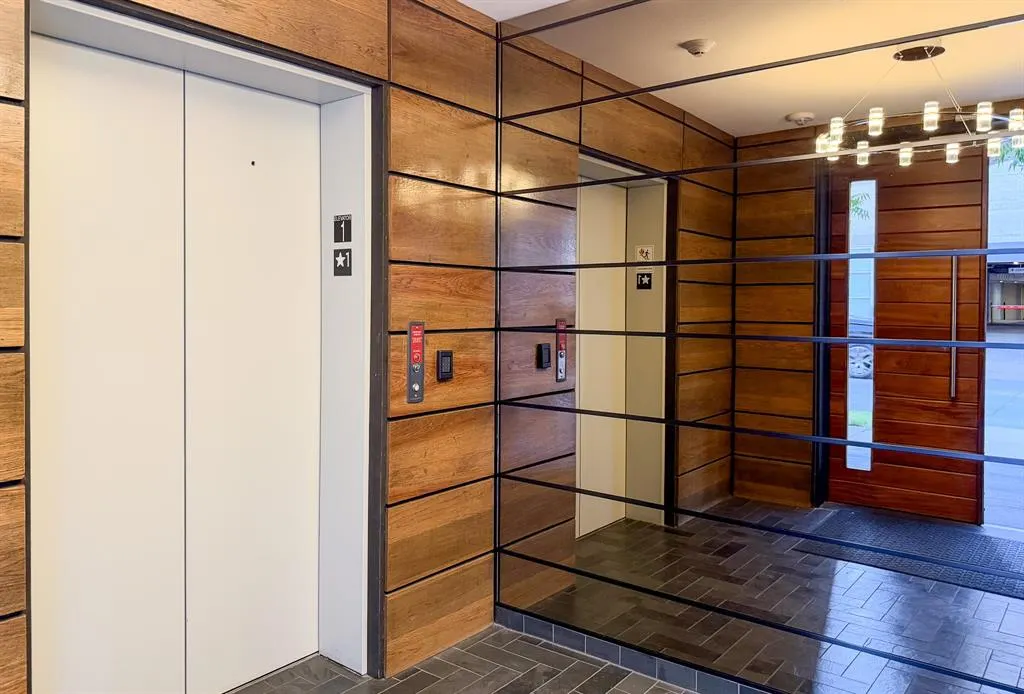 2934 N Hall Street, #302