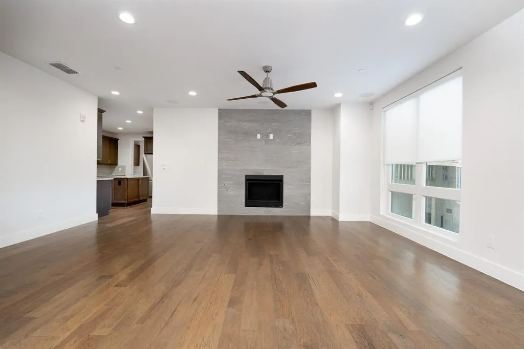 2934 N Hall Street, #302