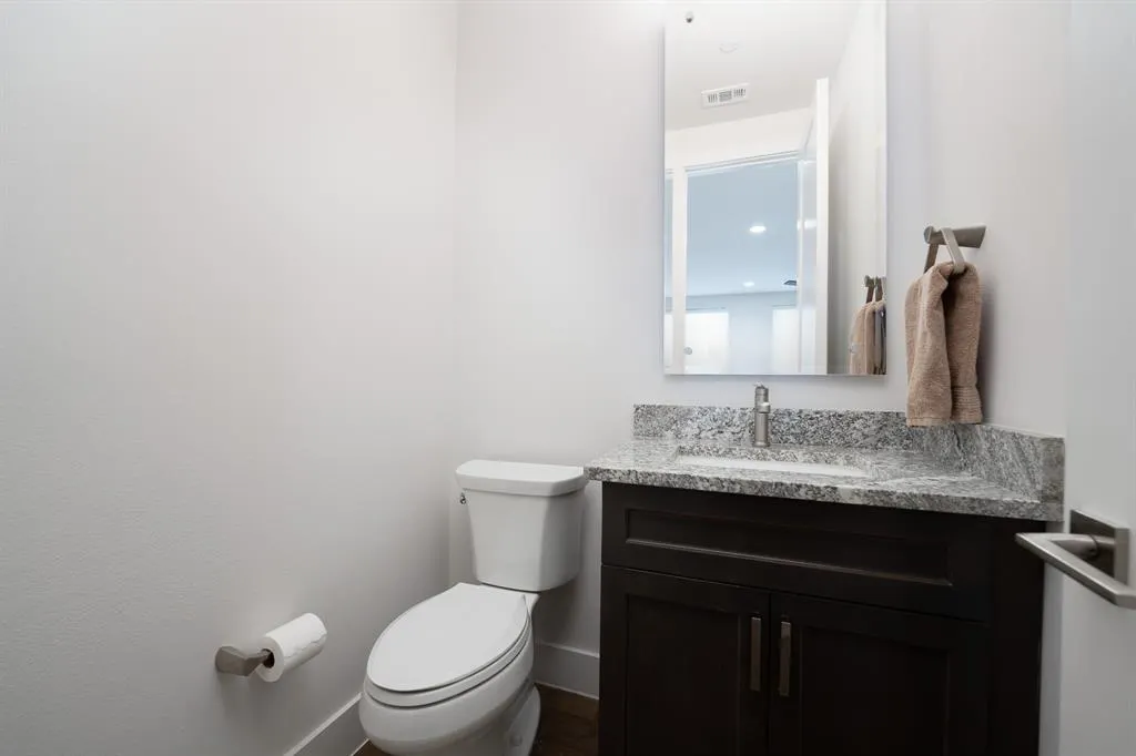 2934 N Hall Street, #302