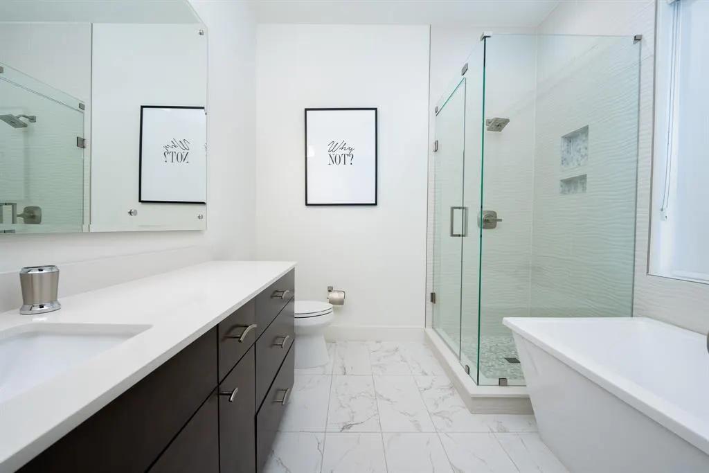 2934 N Hall Street, #401