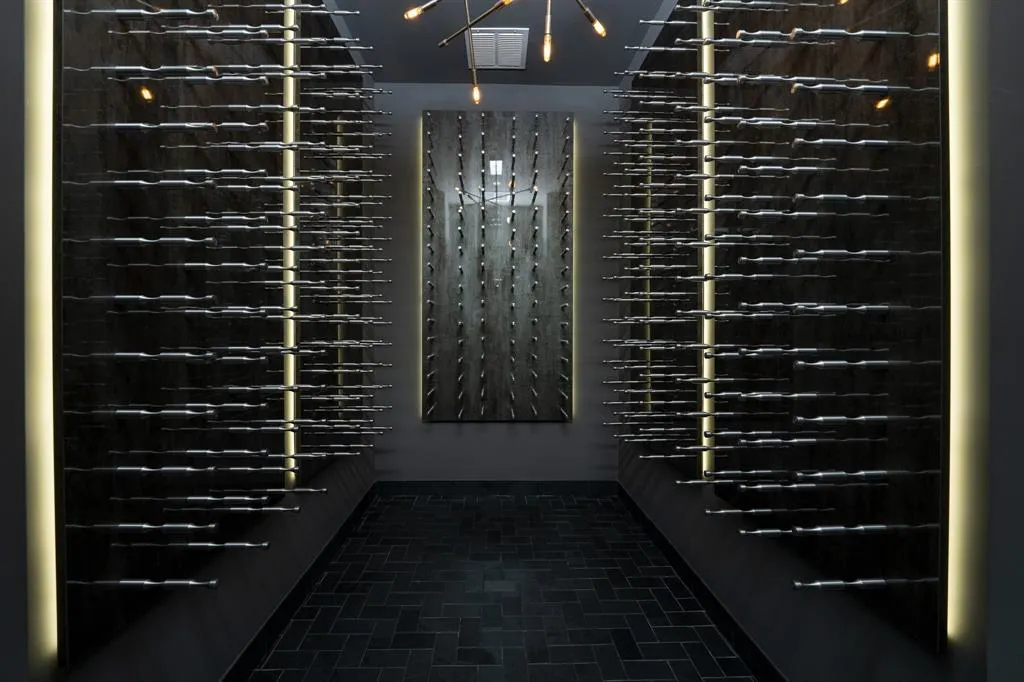 2934 N Hall Street, #401