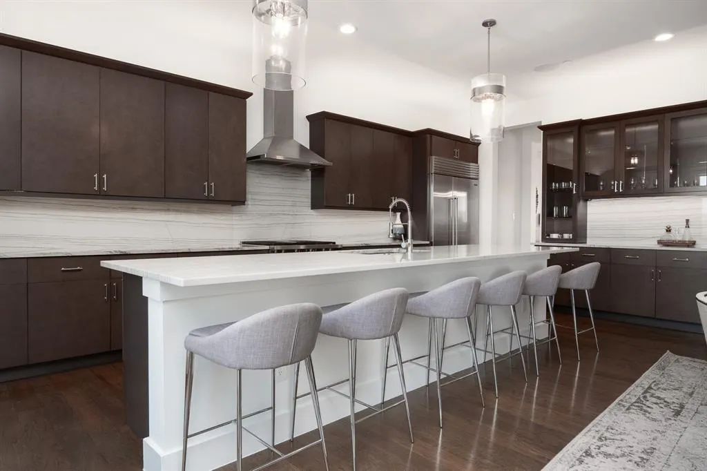 2934 N Hall Street, #401