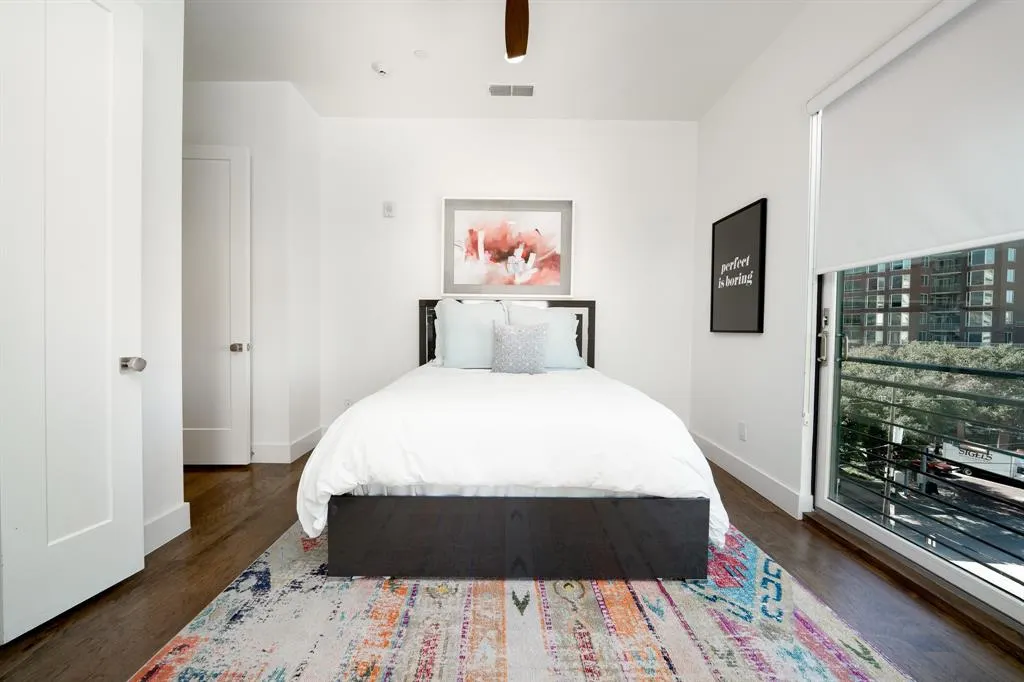 2934 N Hall Street, #401