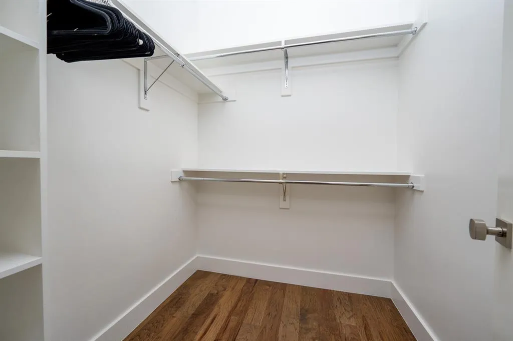 2934 N Hall Street, #401