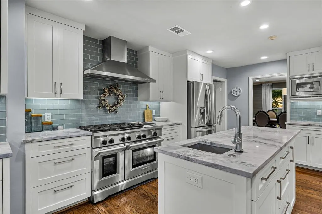 7612 Maplecrest Drive