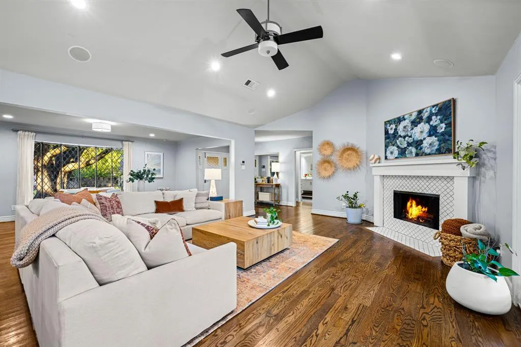 7612 Maplecrest Drive