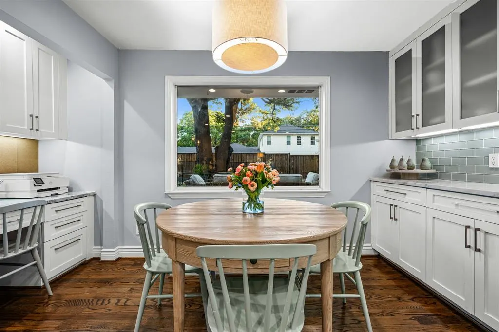 7612 Maplecrest Drive