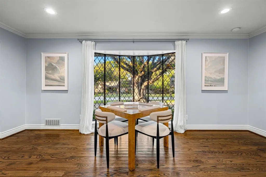 7612 Maplecrest Drive