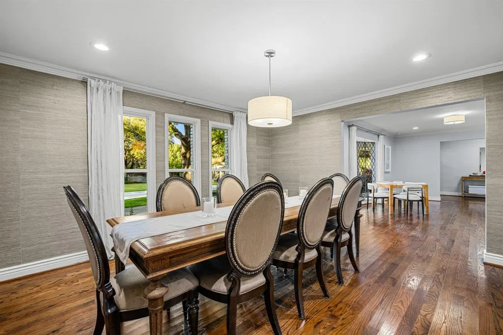 7612 Maplecrest Drive