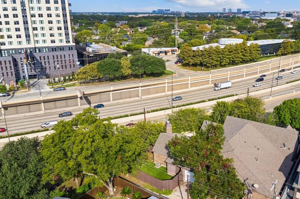 5200 Longview Street