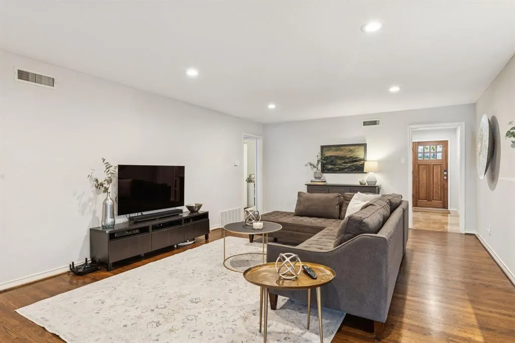 10021 Lanshire Drive