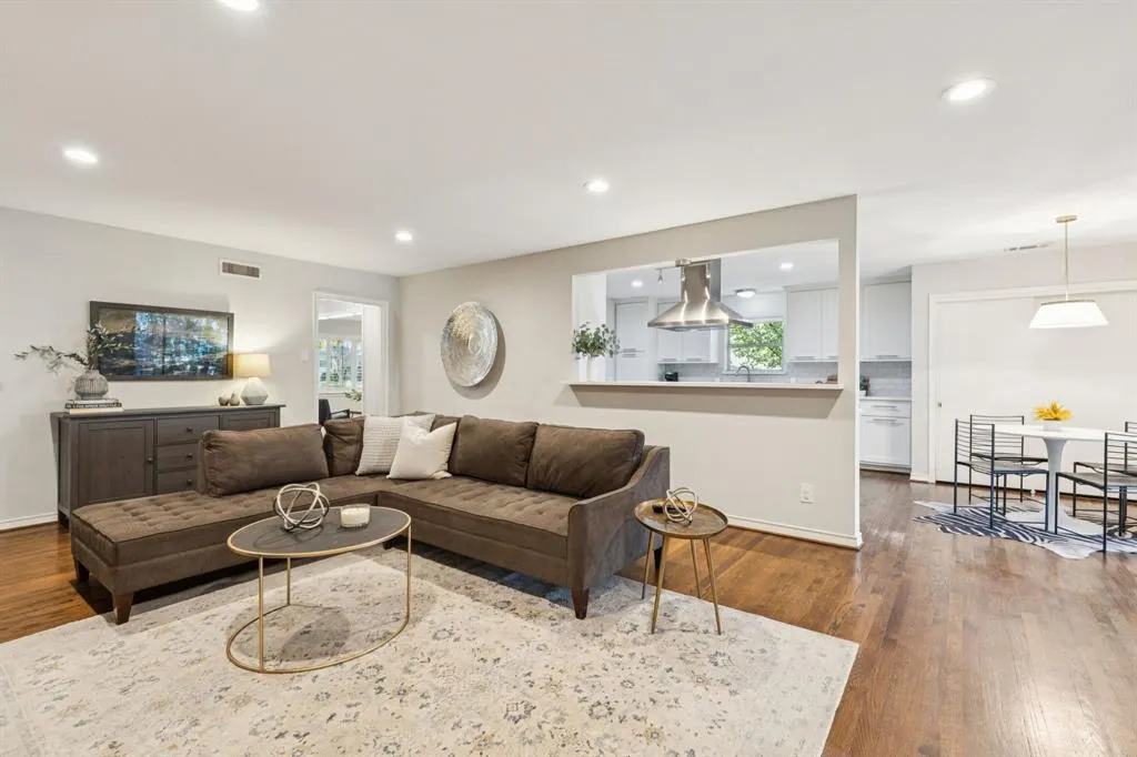 10021 Lanshire Drive