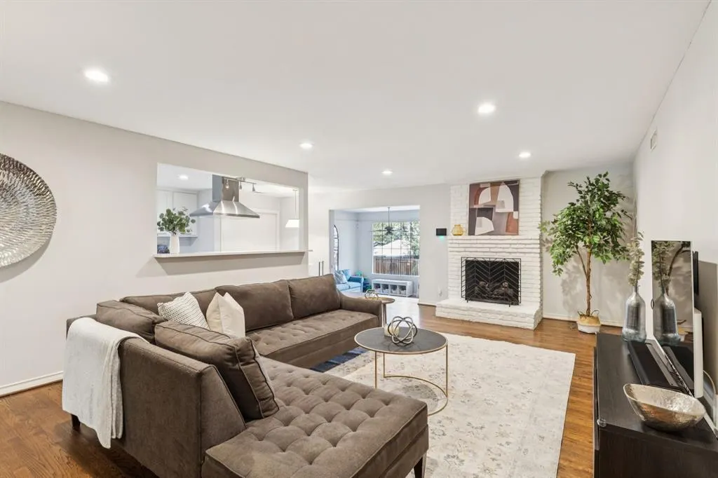 10021 Lanshire Drive