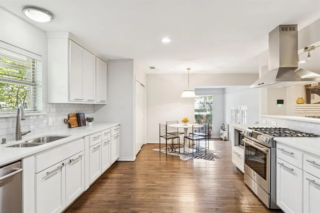 10021 Lanshire Drive