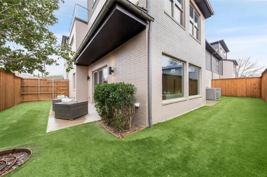 3706 W Beverly Drive