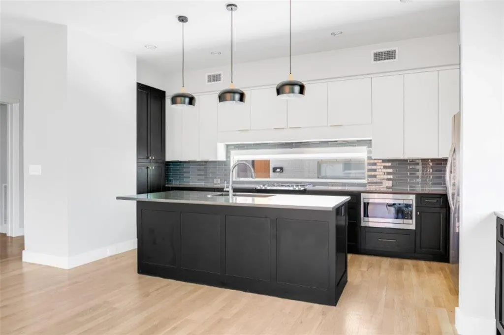 3706 W Beverly Drive