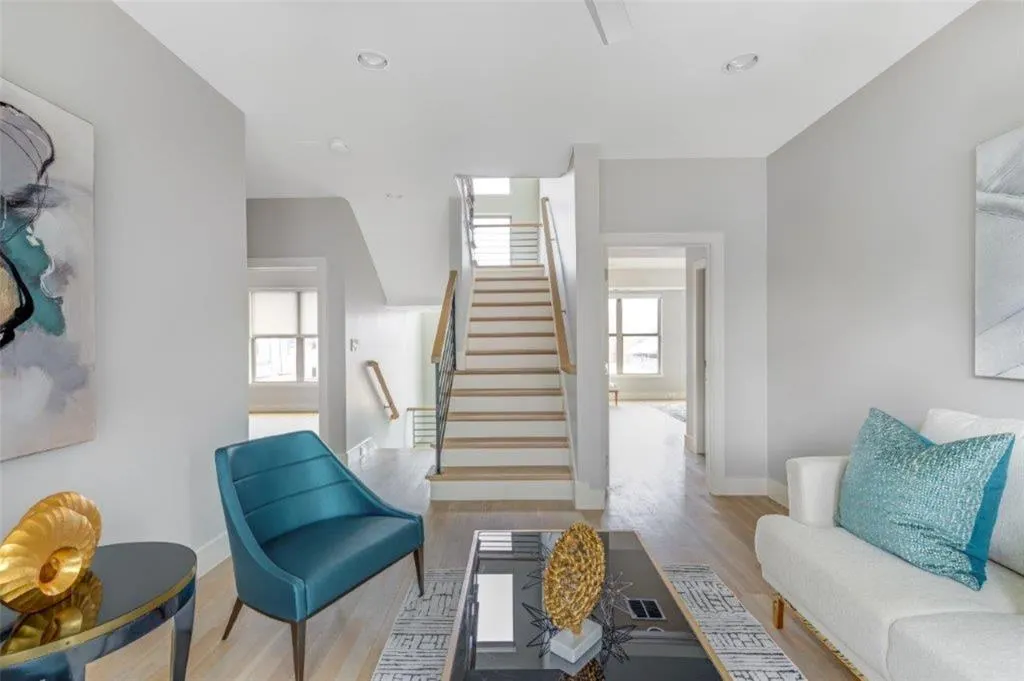 3706 W Beverly Drive