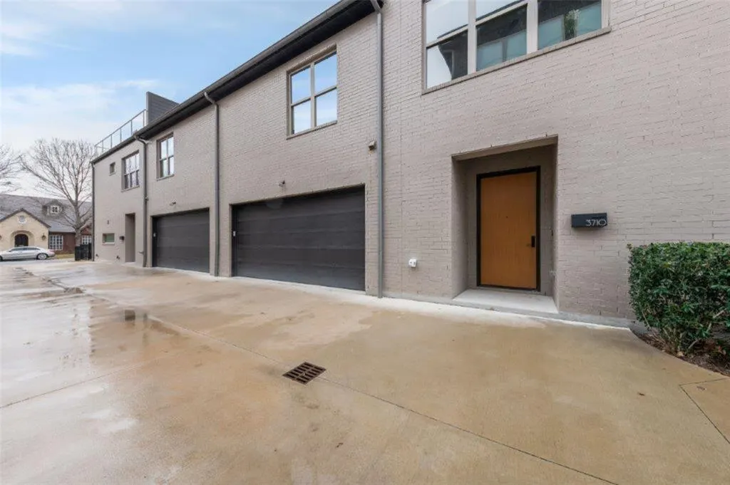 3706 W Beverly Drive