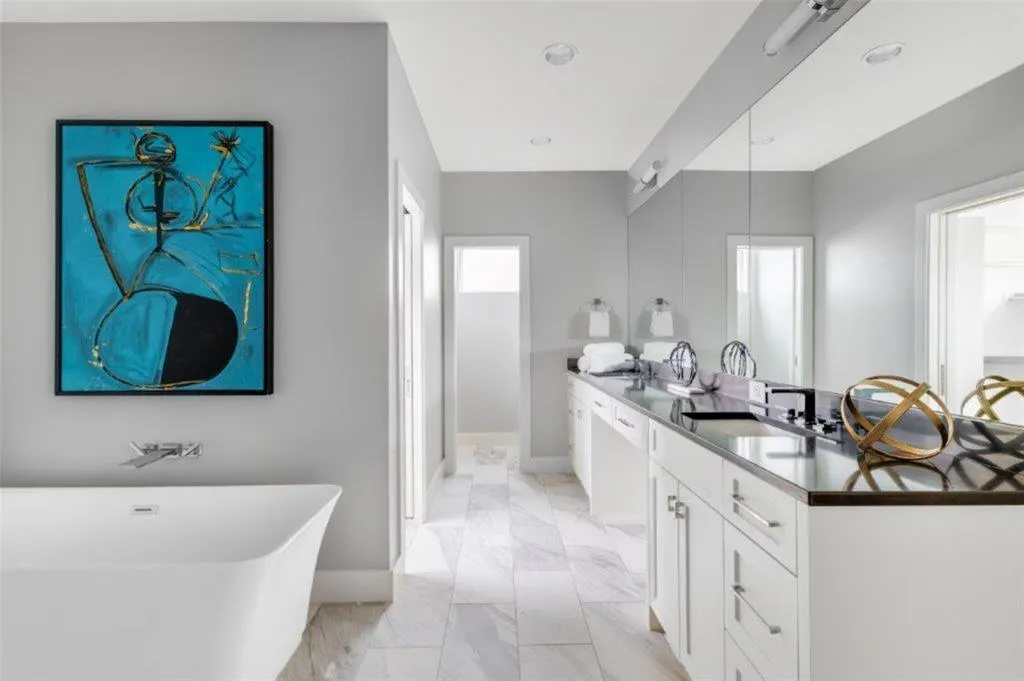 3706 W Beverly Drive