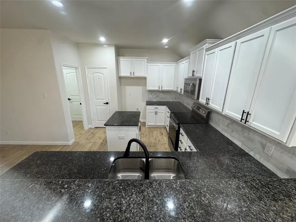 829 Lake Woodland Drive