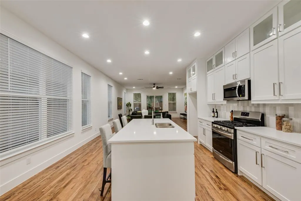 219 W Yarmouth Street