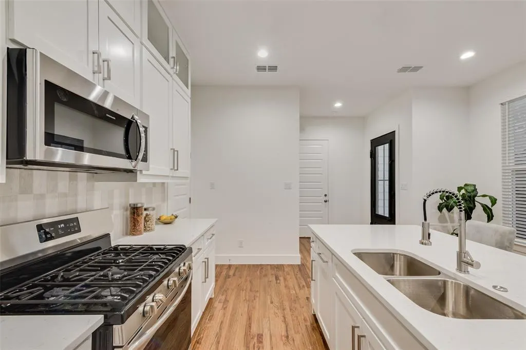 219 W Yarmouth Street