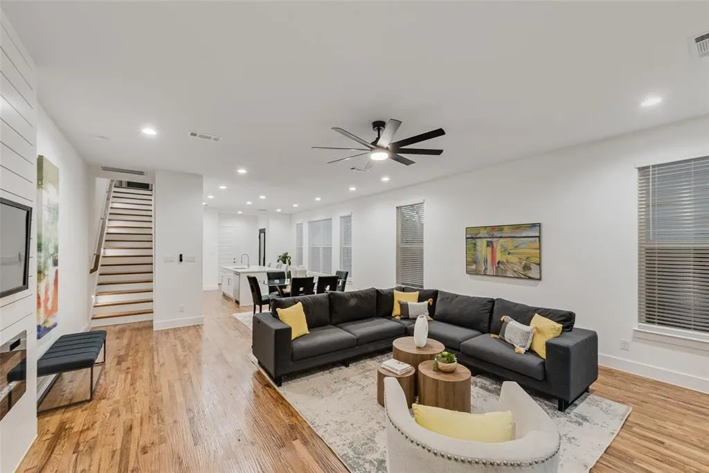 219 W Yarmouth Street