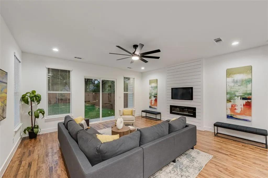 219 W Yarmouth Street