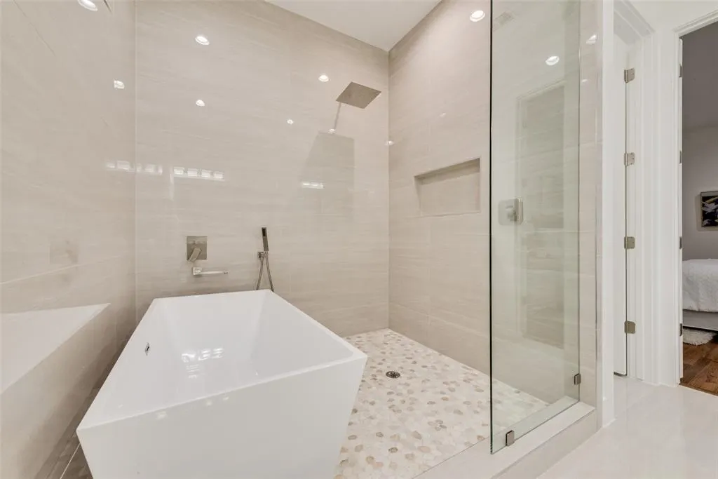 219 W Yarmouth Street