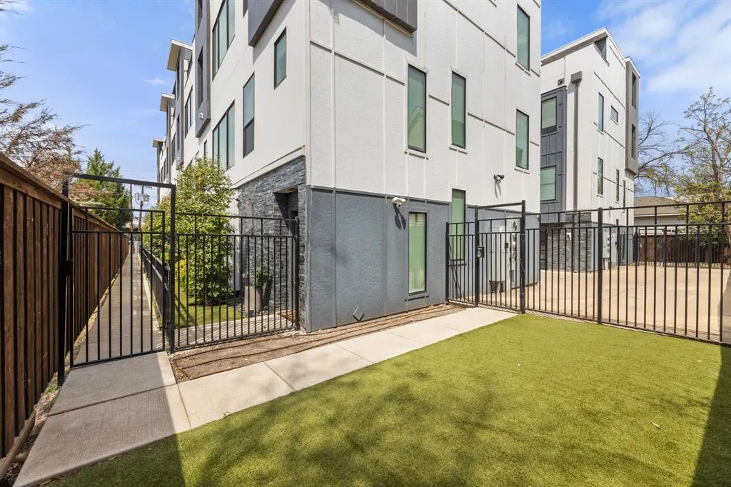 4522 Deere Street, #105