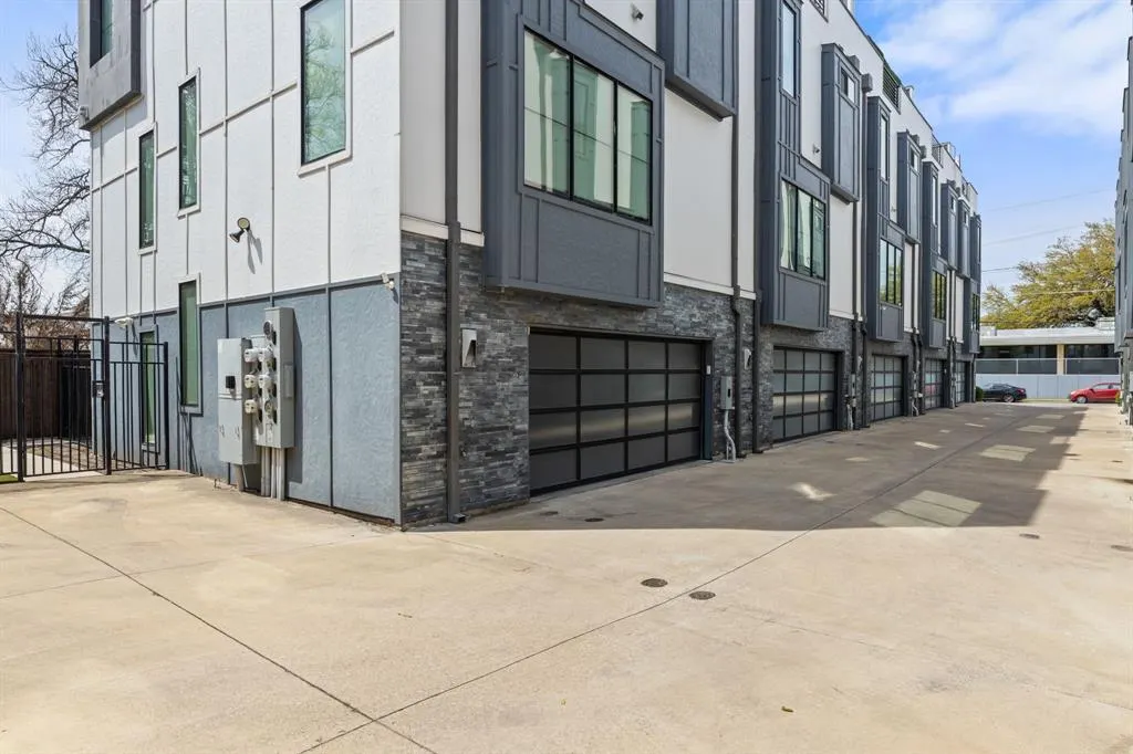 4522 Deere Street, #105