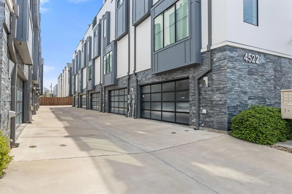 4522 Deere Street, #105