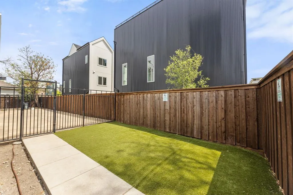 4522 Deere Street, #105