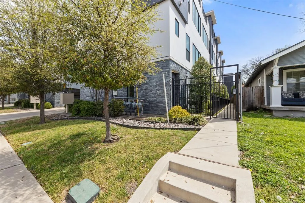 4522 Deere Street, #105