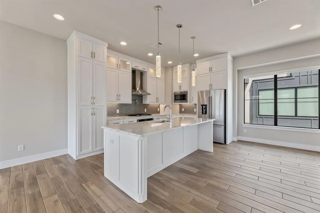 4522 Deere Street, #105