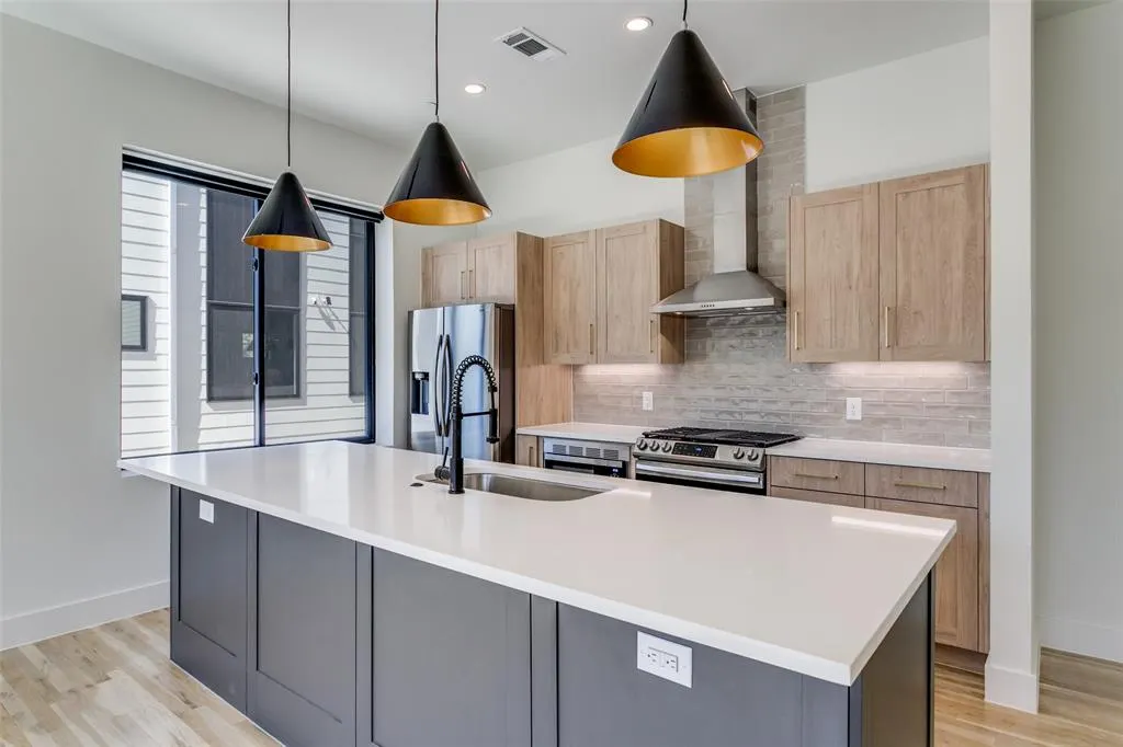 5609 Live Oak Street, #109