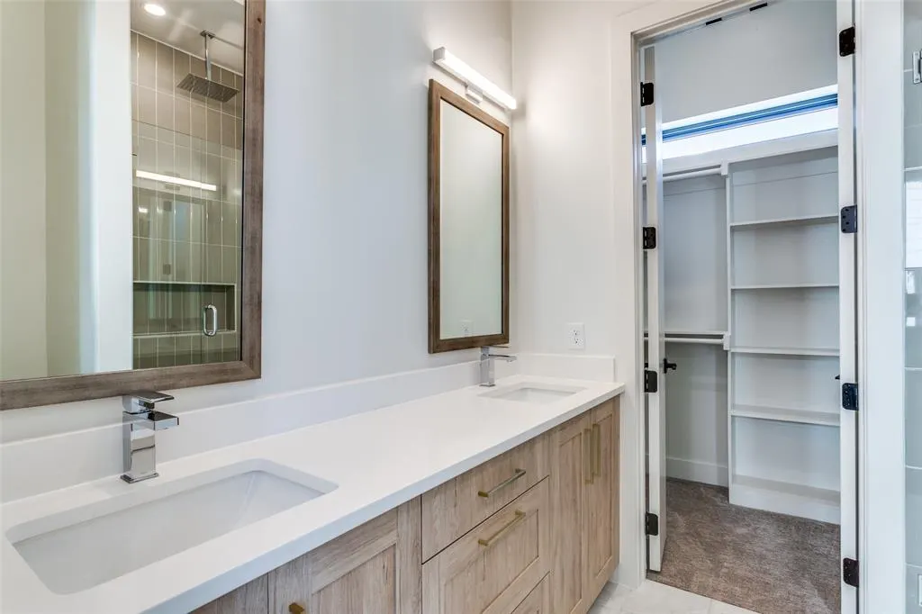 5609 Live Oak Street, #109