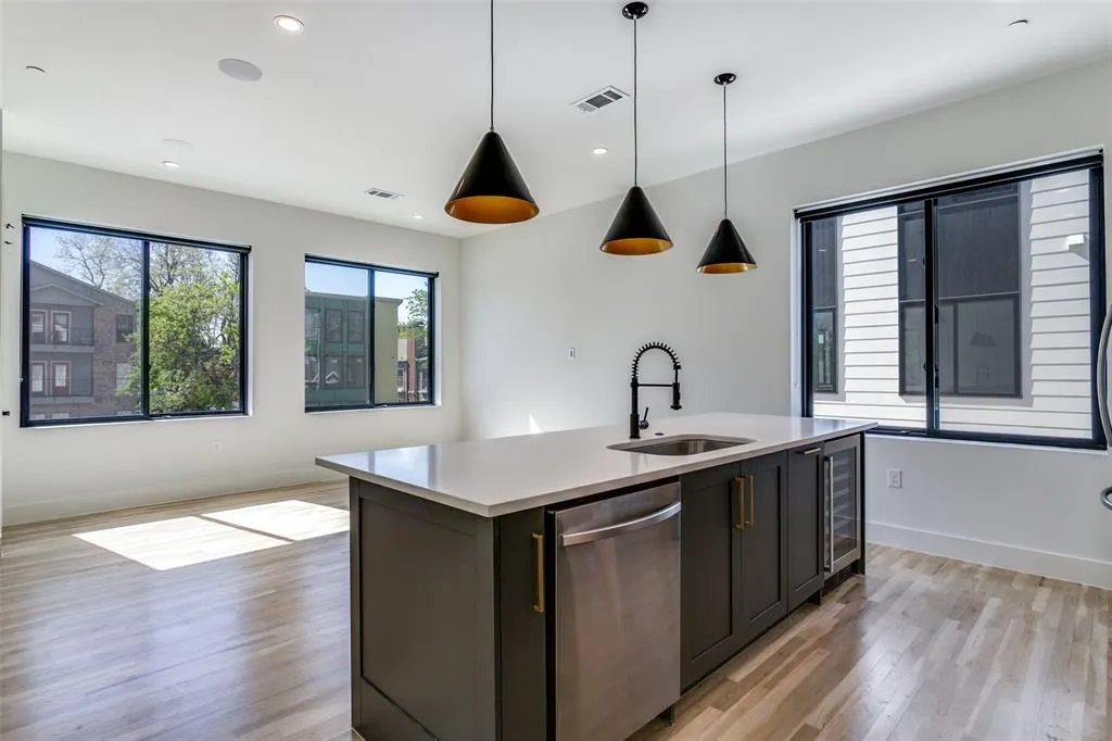 5609 Live Oak Street, #109