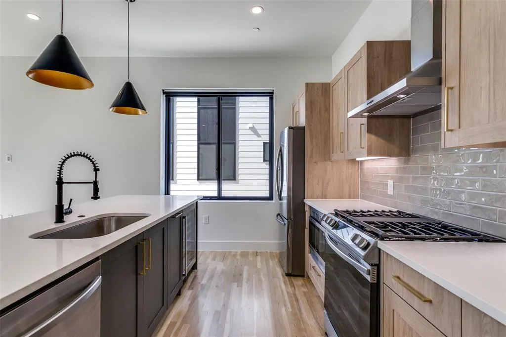 5609 Live Oak Street, #109