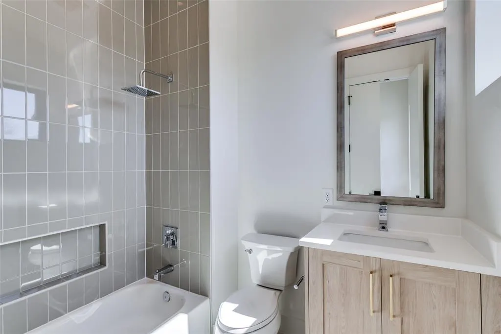 5609 Live Oak Street, #109