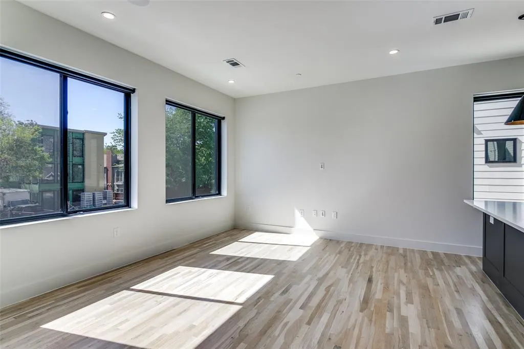 5609 Live Oak Street, #109