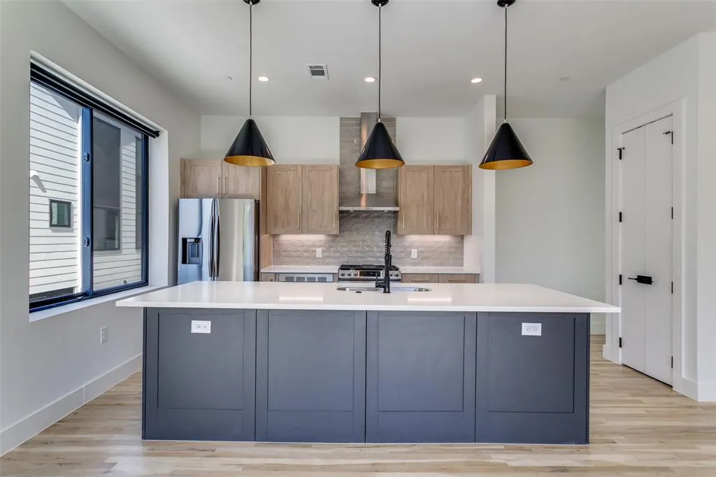 5609 Live Oak Street, #109