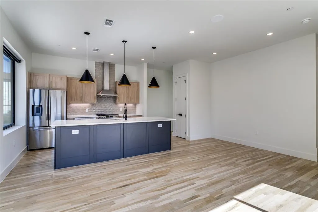 5609 Live Oak Street, #109