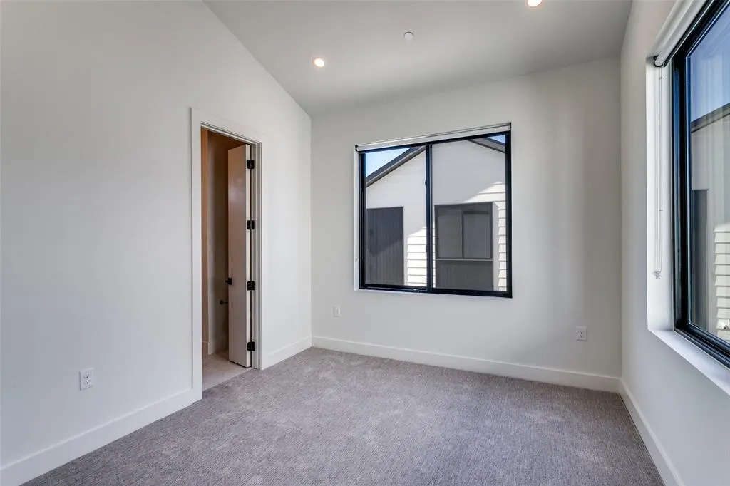 5609 Live Oak Street, #109